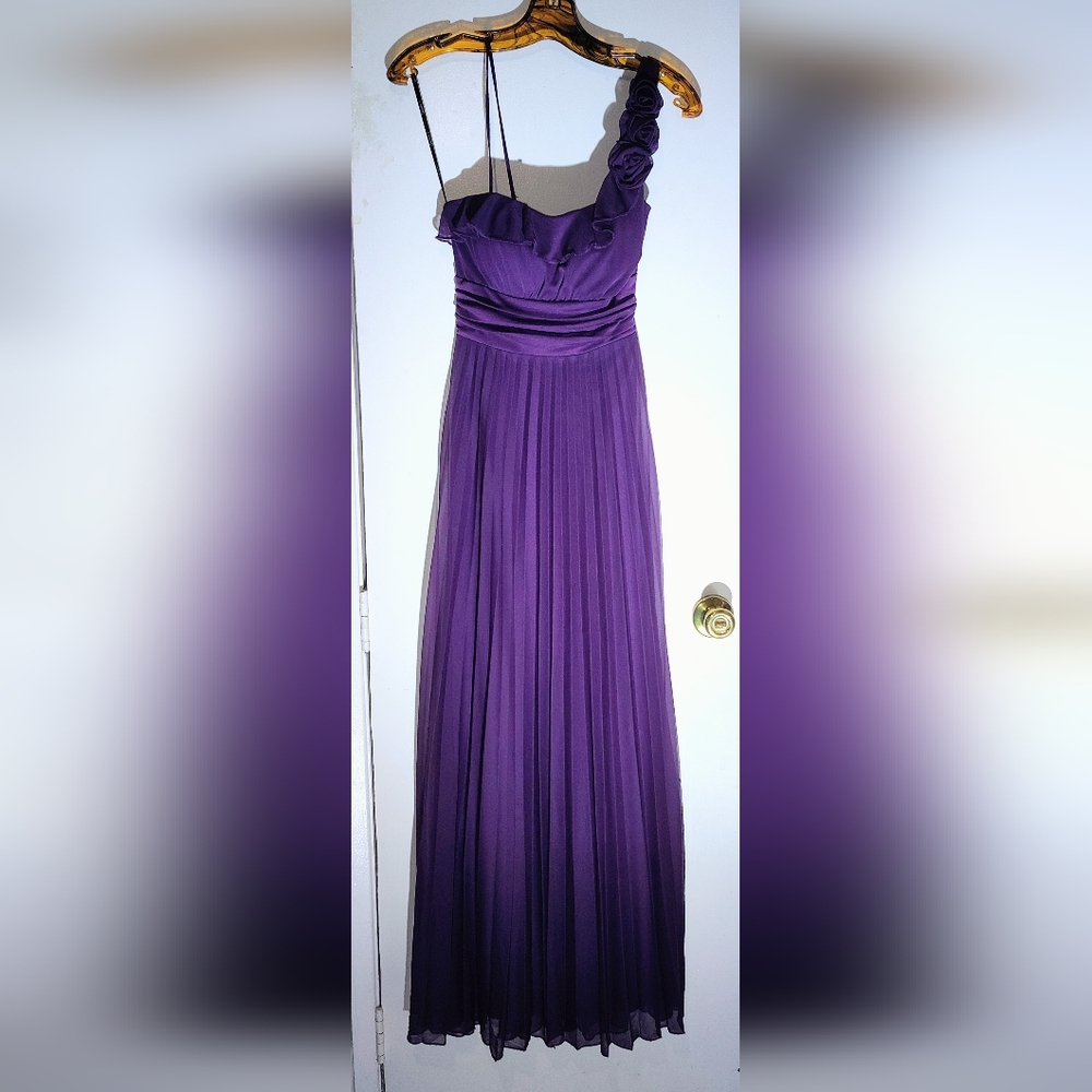 Speechless sizeM Pleeted One Shoulder Maxi Dress Empire Waist Embellishedw/Roses